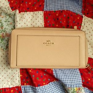 Coach (authentic) Accordian Zip Wallet
